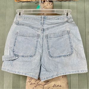 Vintage style high waisted light denim shorts in size 2/26